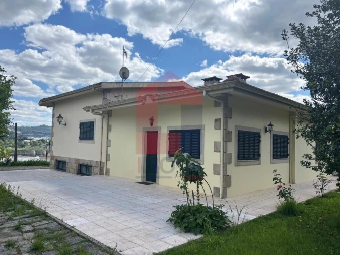 Moradia T4 para Venda em Lago Foto 41