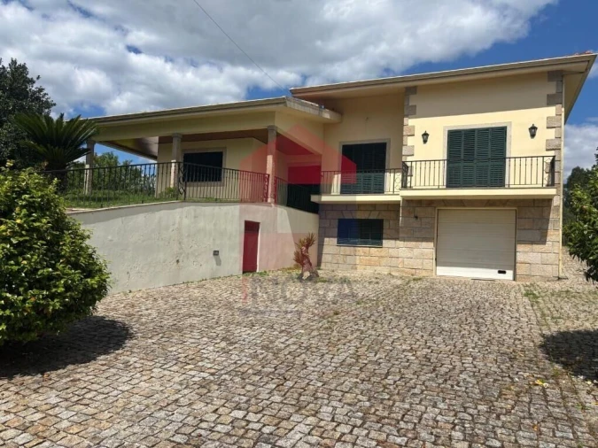 Moradia T4 para Venda em Lago Foto 2