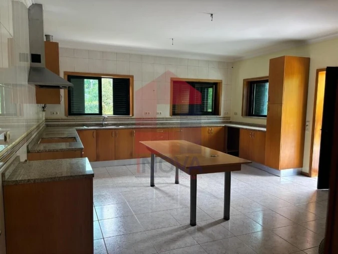 Moradia T4 para Venda em Lago Foto 9