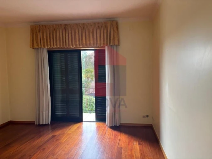 Moradia T4 para Venda em Lago Foto 18