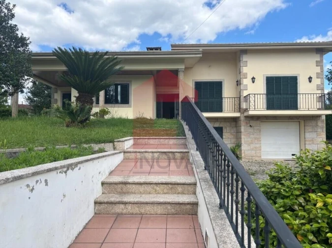 Moradia T4 para Venda em Lago Foto 37