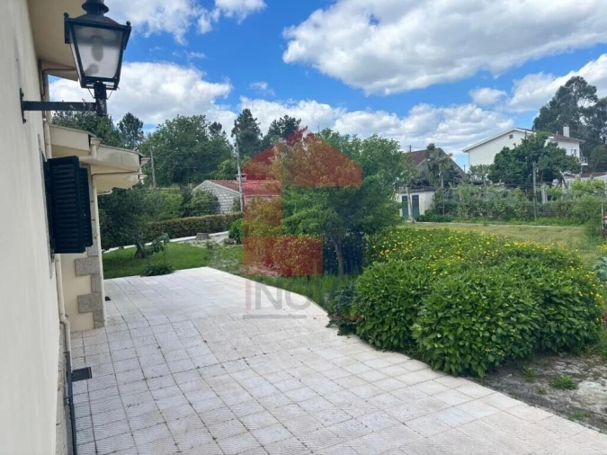 Moradia T4 para Venda em Lago Foto 31