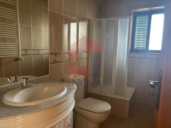 Moradia T4 para Venda em Lago Foto 22