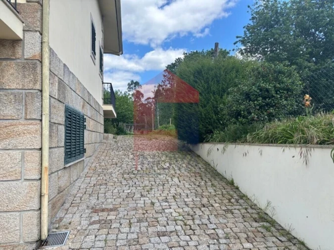 Moradia T4 para Venda em Lago Foto 35