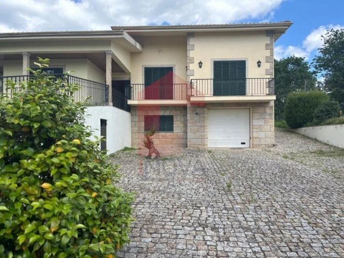 Moradia T4 para Venda em Lago Foto 36