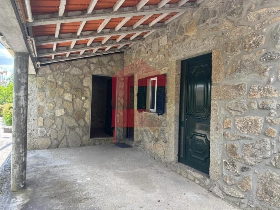 Moradia T4 para Venda em Lago Foto 44