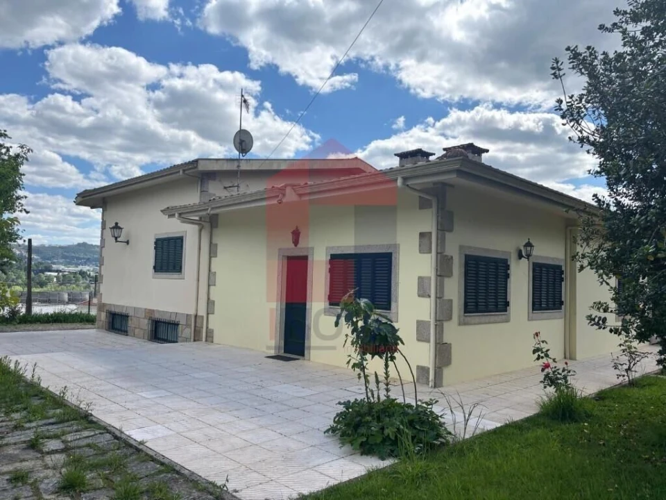 Moradia T4 para Venda em Lago Foto 59