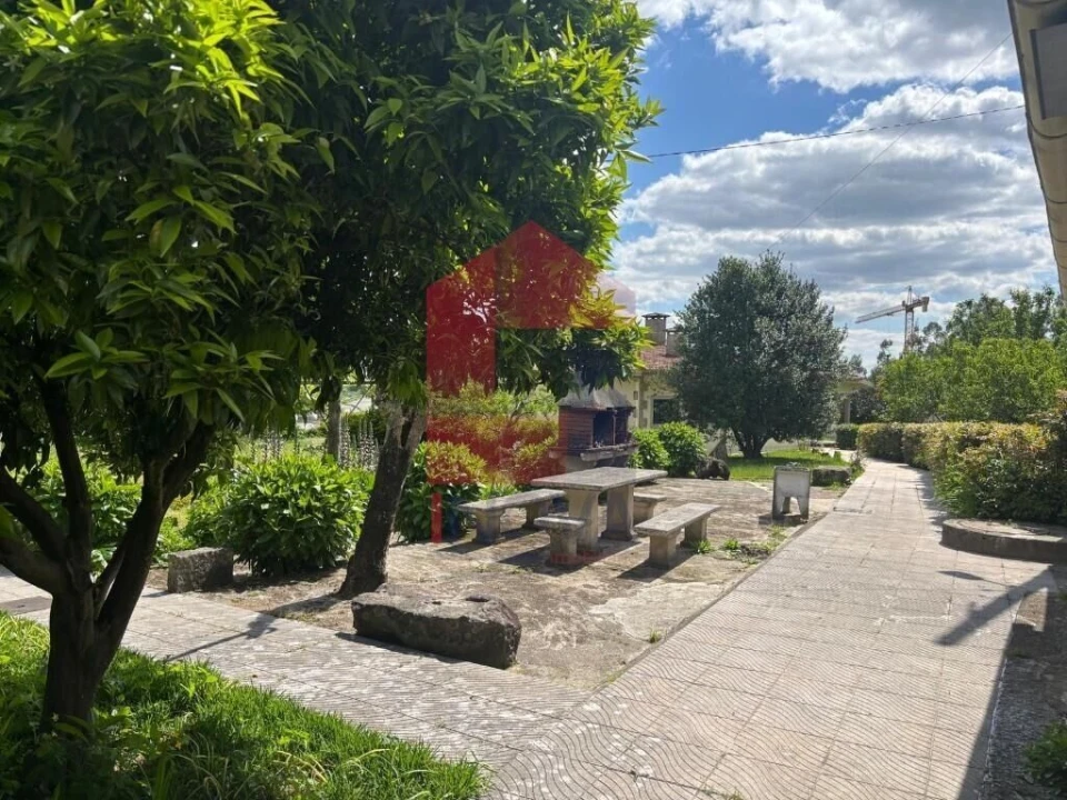 Moradia T4 para Venda em Lago Foto 51