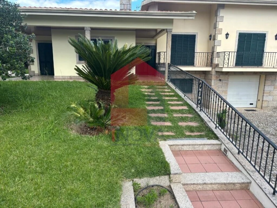 Moradia T4 para Venda em Lago Foto 27