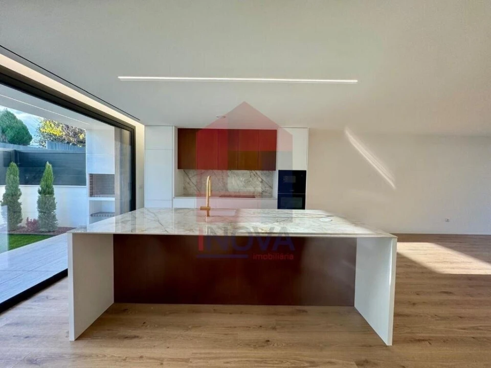 Moradia T4 para Venda em Turiz Foto 5