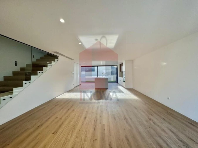 Moradia T4 para Venda em Turiz Foto 3