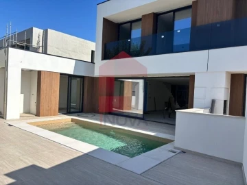 Moradia T4 para Venda em Turiz