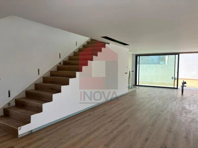 Moradia T4 para Venda em Turiz Foto 6