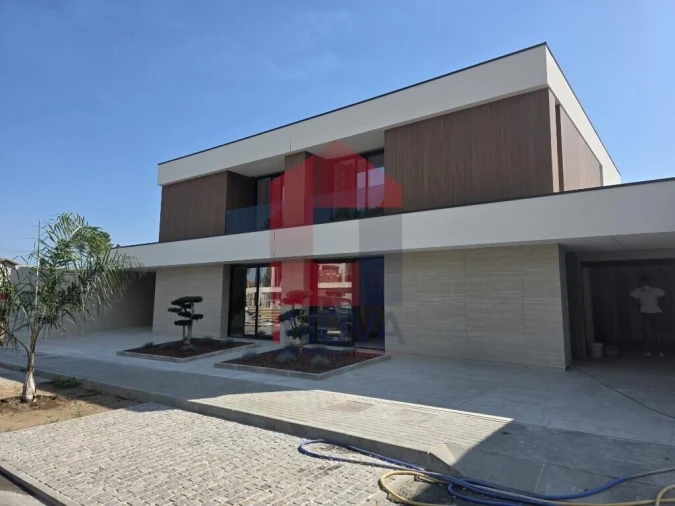 Moradia T4 para Venda em Turiz Foto 34