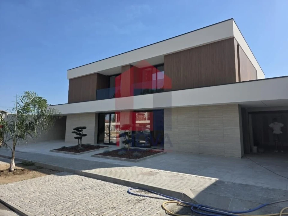 Moradia T4 para Venda em Turiz Foto 34