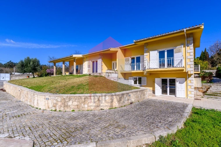 Moradia T4 para Venda em Vila Verde e Barbudo Foto 25