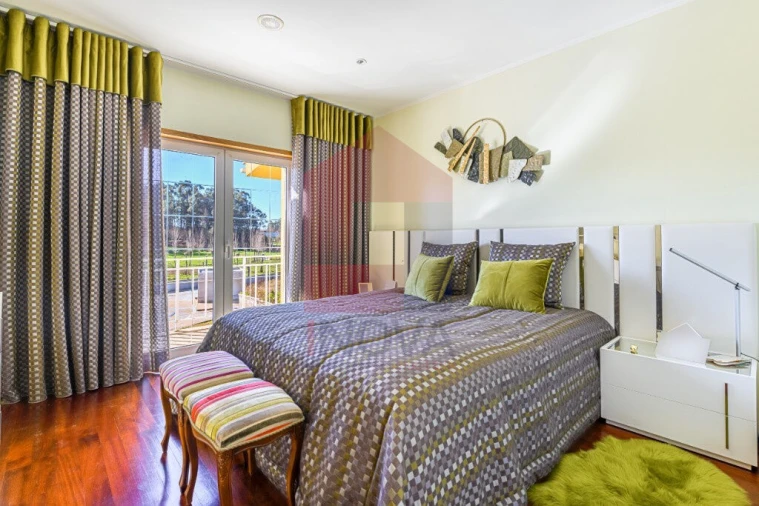 Moradia T4 para Venda em Vila Verde e Barbudo Foto 8