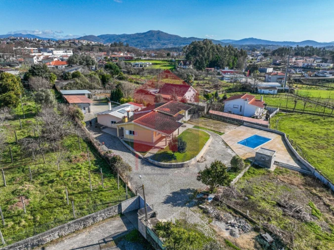 Moradia T4 para Venda em Vila Verde e Barbudo Foto 32