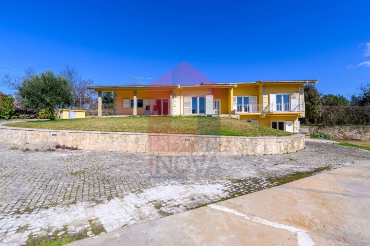 Moradia T4 para Venda em Vila Verde e Barbudo Foto 2