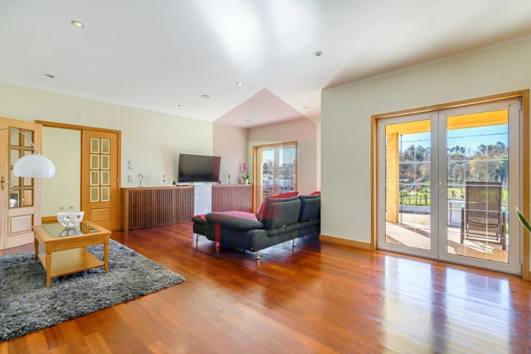 Moradia T4 para Venda em Vila Verde e Barbudo Foto 4