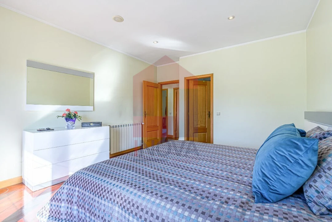 Moradia T4 para Venda em Vila Verde e Barbudo Foto 10