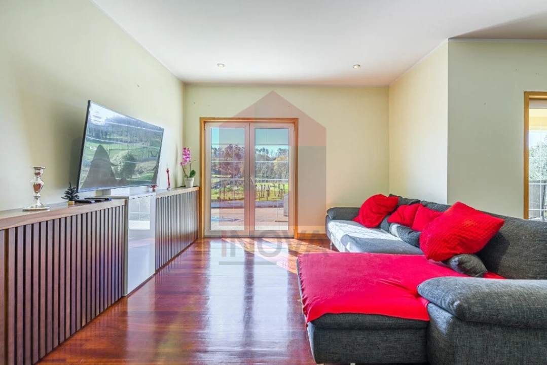 Moradia T4 para Venda em Vila Verde e Barbudo Foto 5