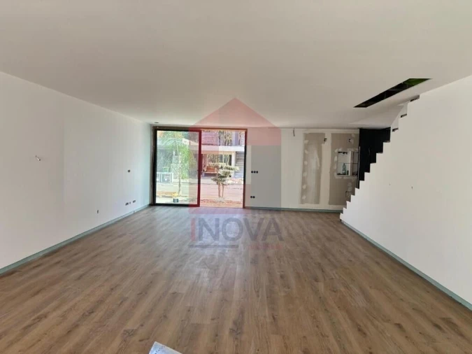 Moradia T4 para Venda em Turiz Foto 6