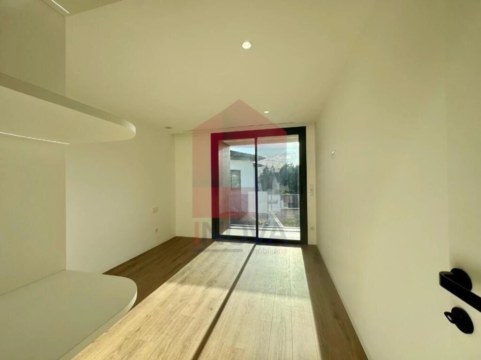 Moradia T4 para Venda em Turiz Foto 13