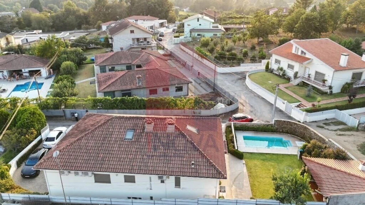 Moradia T4 para Venda em Sabariz Foto 64