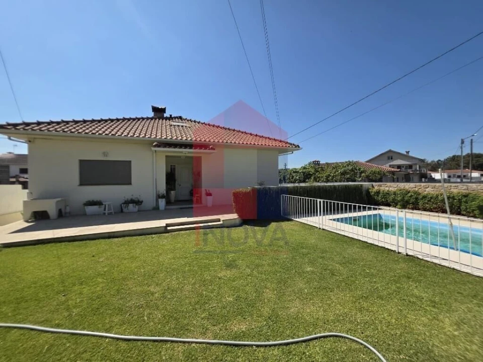 Moradia T4 para Venda em Sabariz Foto 51