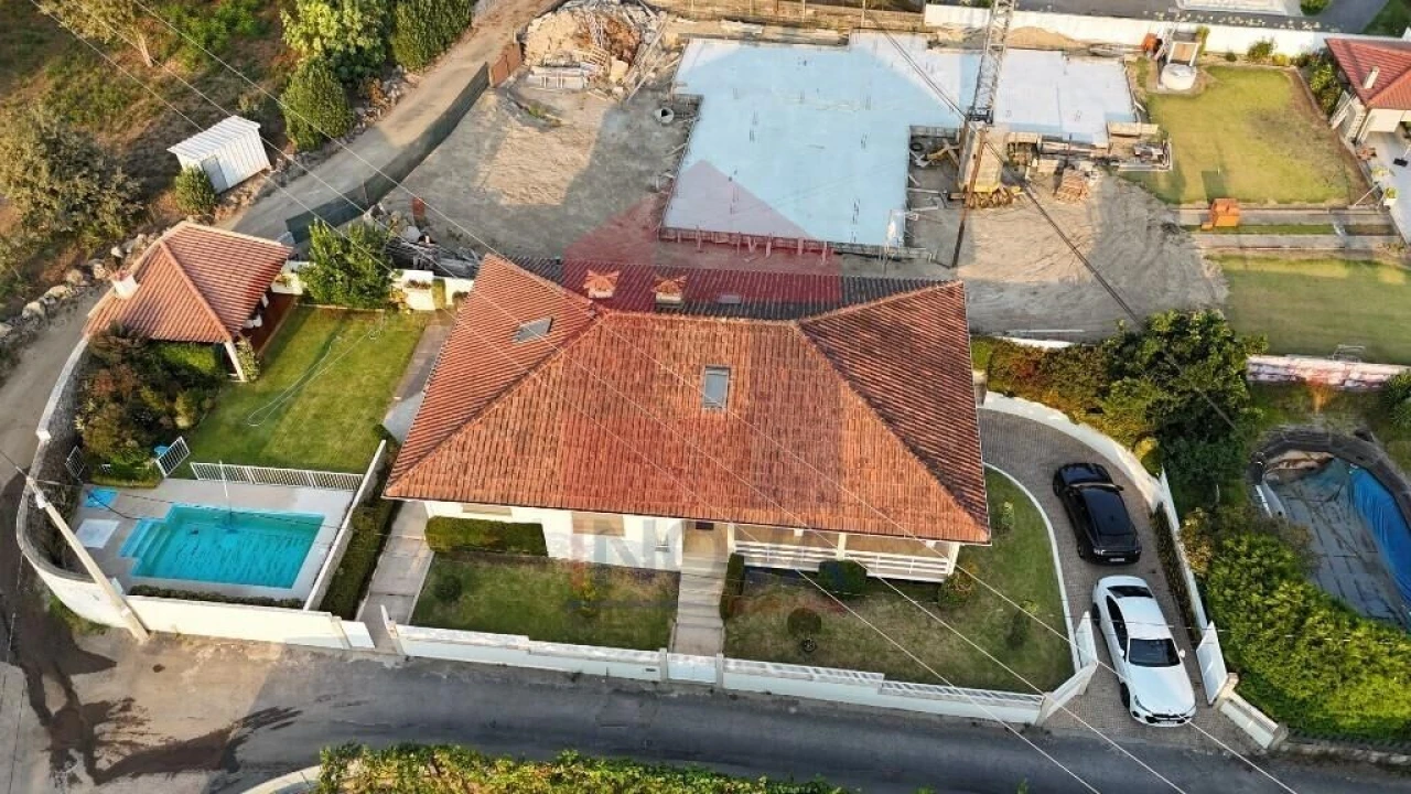 Moradia T4 para Venda em Sabariz Foto 65