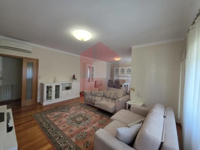 Moradia T4 para Venda em Sabariz Foto 16