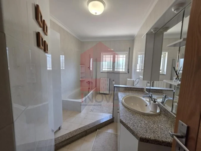 Moradia T4 para Venda em Sabariz Foto 22