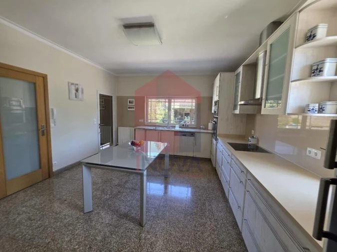 Moradia T4 para Venda em Sabariz Foto 9