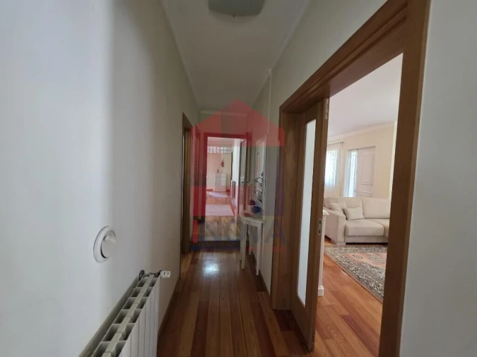 Moradia T4 para Venda em Sabariz Foto 17