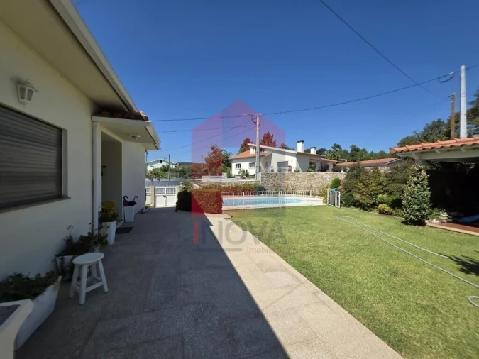 Moradia T4 para Venda em Sabariz Foto 56