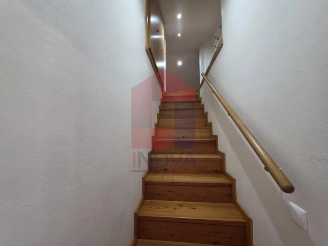 Moradia T4 para Venda em Sabariz Foto 32