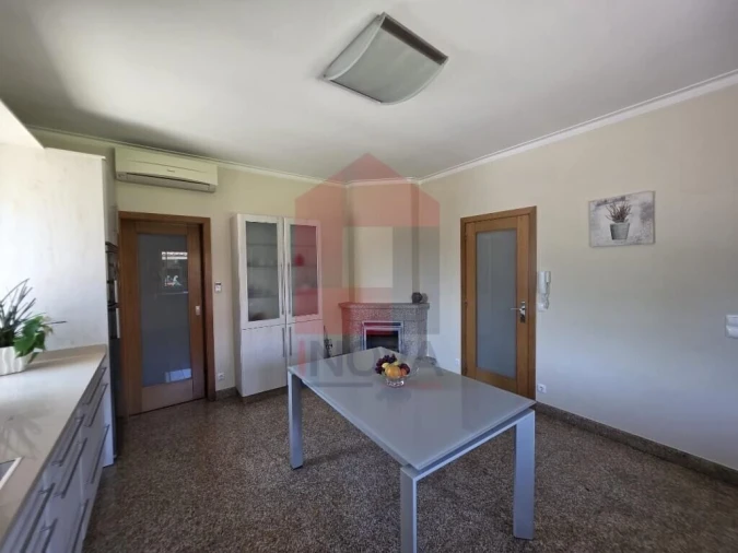 Moradia T4 para Venda em Sabariz Foto 6