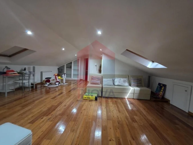 Moradia T4 para Venda em Sabariz Foto 33