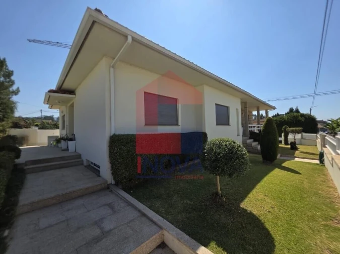 Moradia T4 para Venda em Sabariz Foto 47