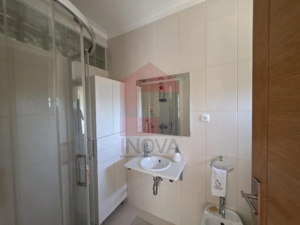 Moradia T4 para Venda em Sabariz Foto 30