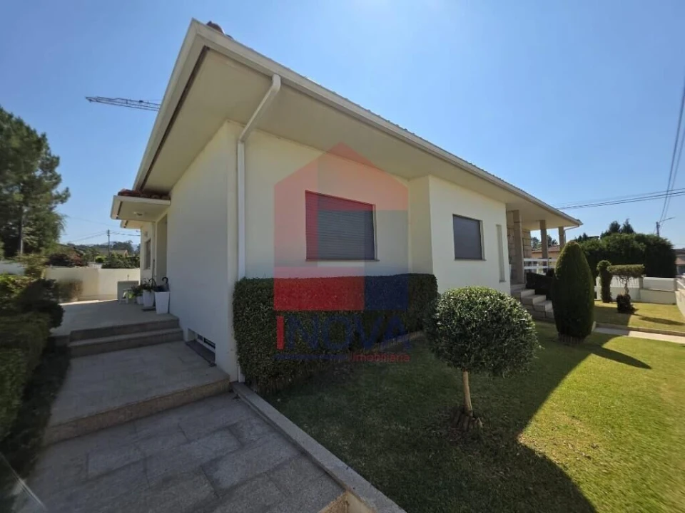 Moradia T4 para Venda em Sabariz Foto 46