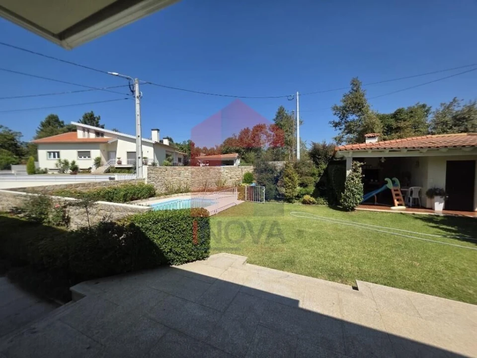 Moradia T4 para Venda em Sabariz Foto 59