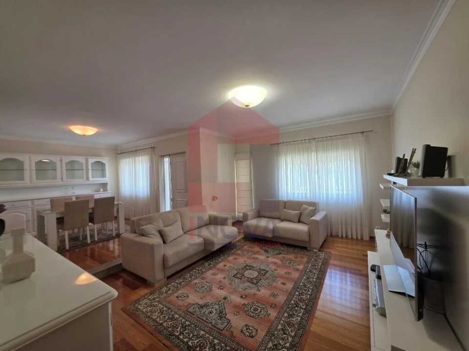 Moradia T4 para Venda em Sabariz Foto 11