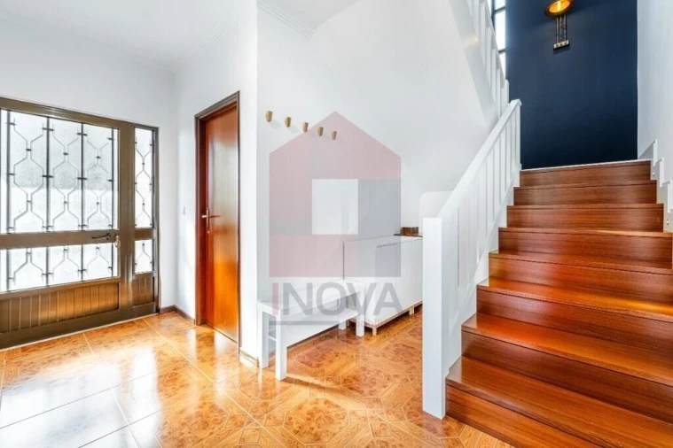 Moradia T5 para Venda em Moure Foto 4