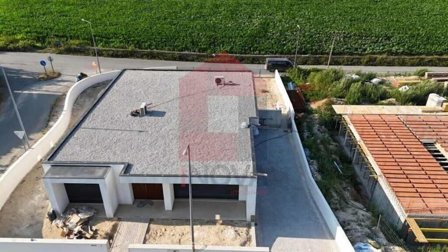 Moradia T3 para Venda em Coucieiro Foto 22