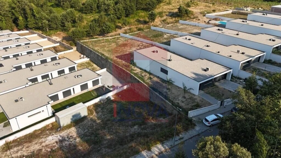 Moradia T3 para Venda em Coucieiro Foto 25