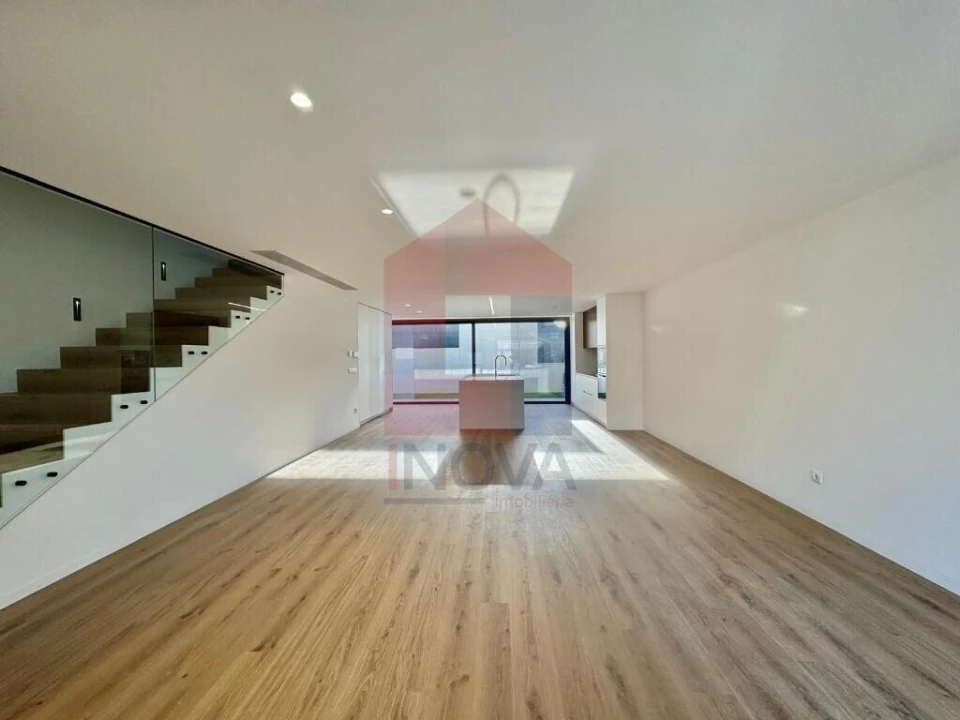 Moradia T3 para Venda em Turiz Foto 3