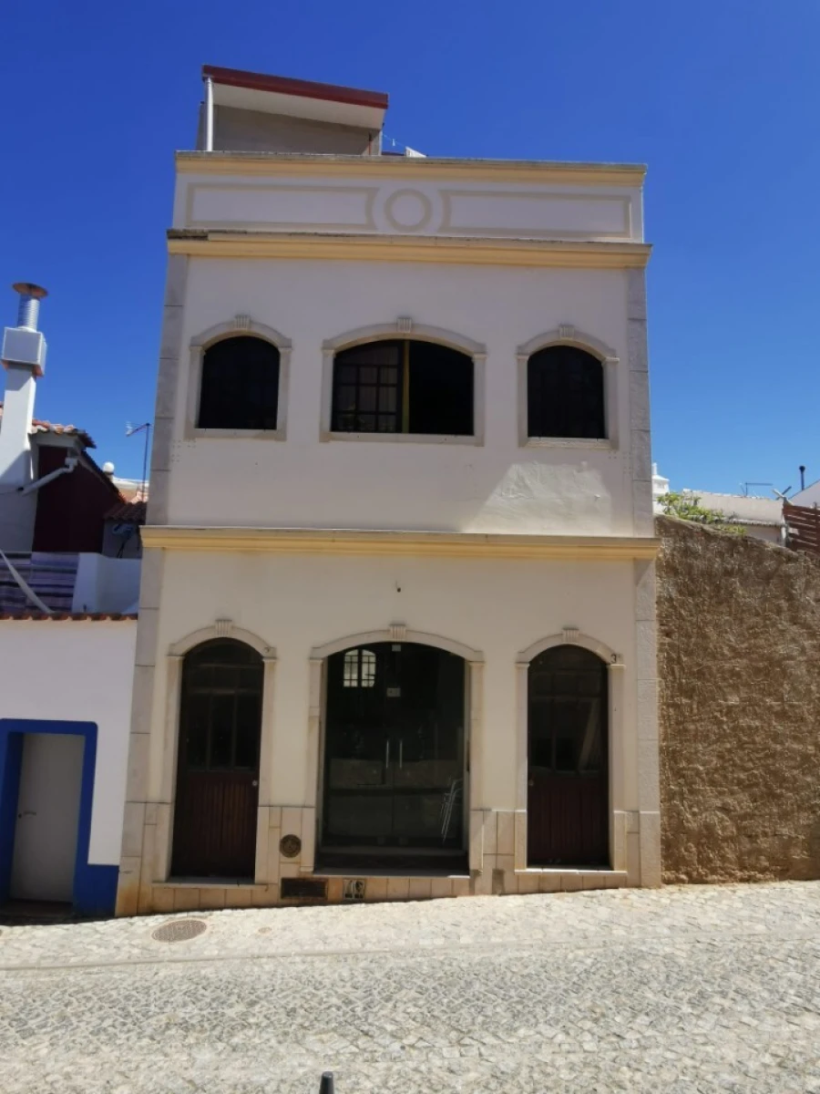 Prédio para Venda em Guia Foto 1