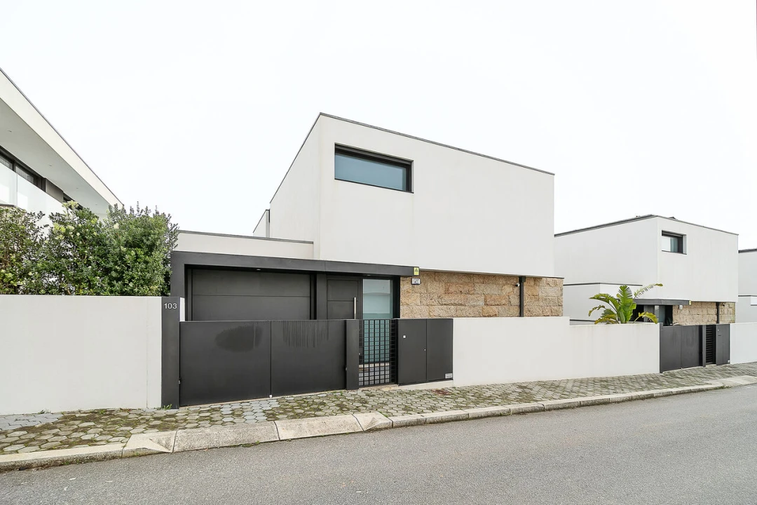 Moradia T3 para Venda em São Felix da Marinha Foto 2